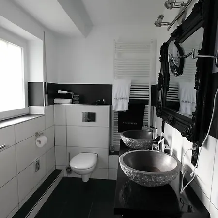 Adelees Boutique Hotel 2*